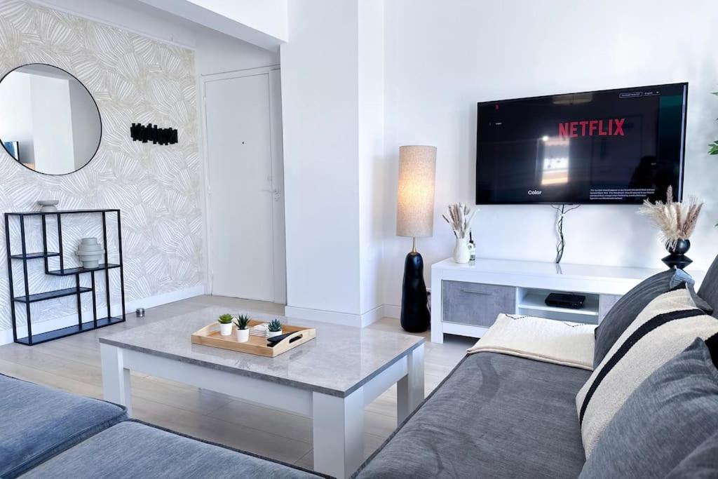 Appartement Laverne - Stunning Sea View T3 With South-facing Terrace Antibes